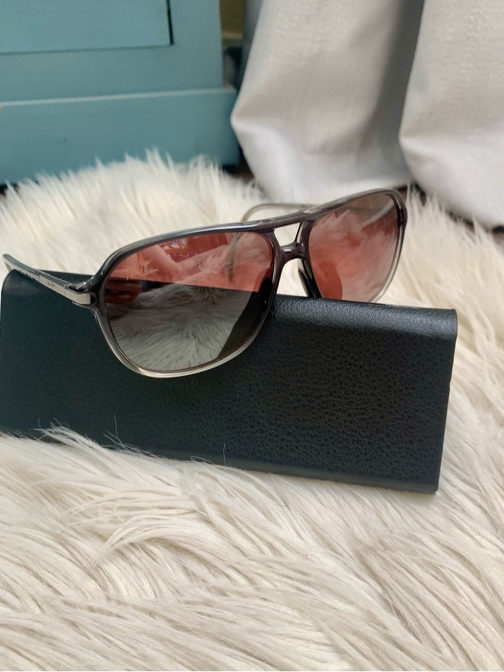 Maui Jim Polarized Aviator-Style Sunglasses with Gradient Brown Lenses
Unisex - Picture 4 of 13